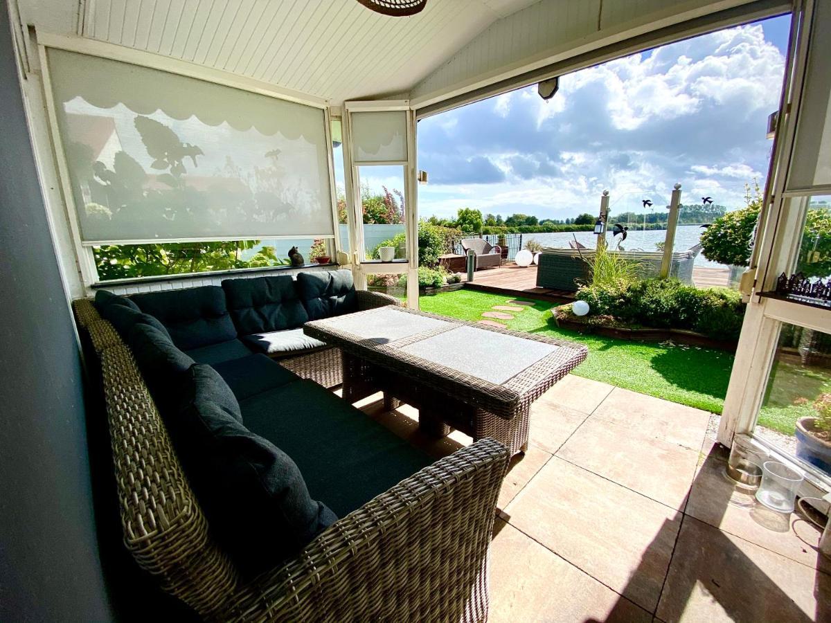 Ferienhaus Mit Wundervollem Seeblick Ferienpark Vislust Ijsselmeer Wervershoof Exteriör bild